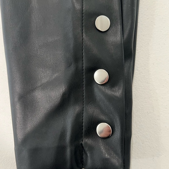 Zara black faux leather cargo pants snap fasteners ankles size 6 - Picture 7 of 11